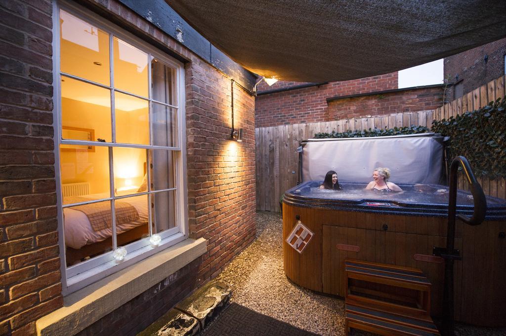 Chester Apartments Bagian luar foto