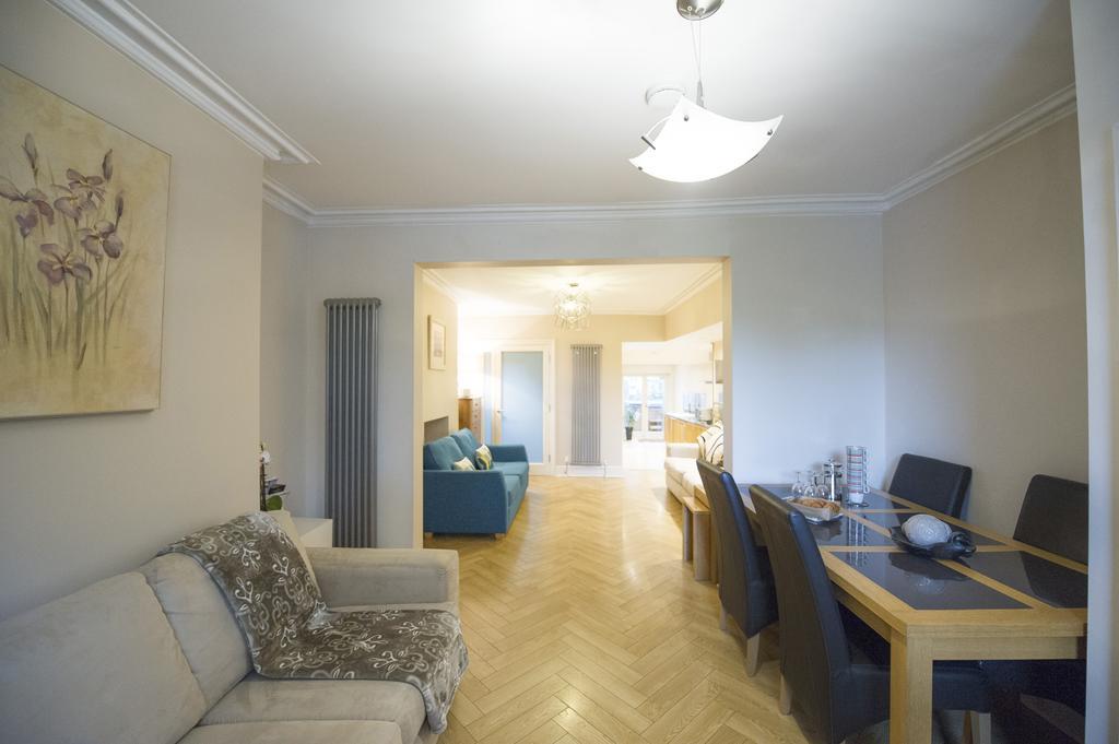 Chester Apartments Bagian luar foto