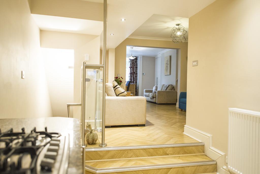 Chester Apartments Bagian luar foto
