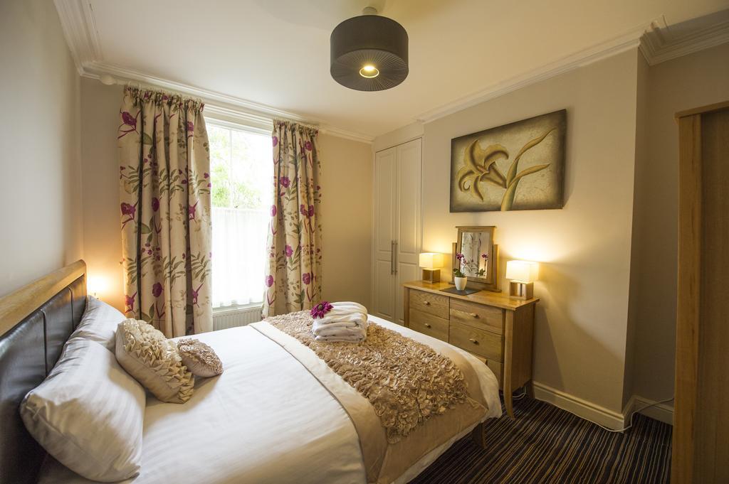 Chester Apartments Bagian luar foto