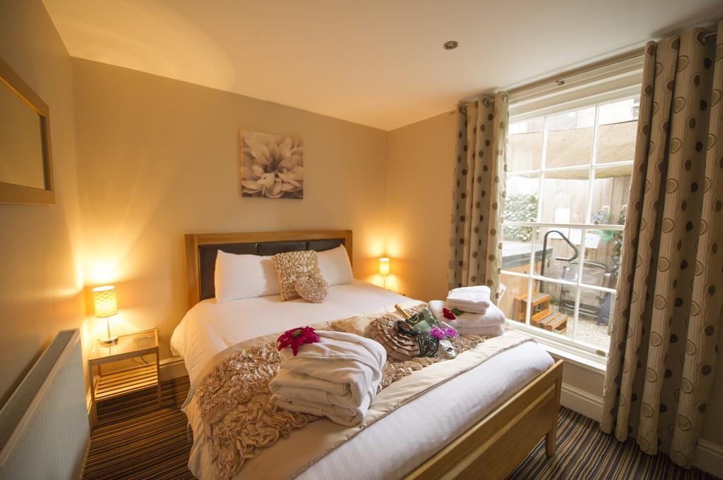 Chester Apartments Bagian luar foto