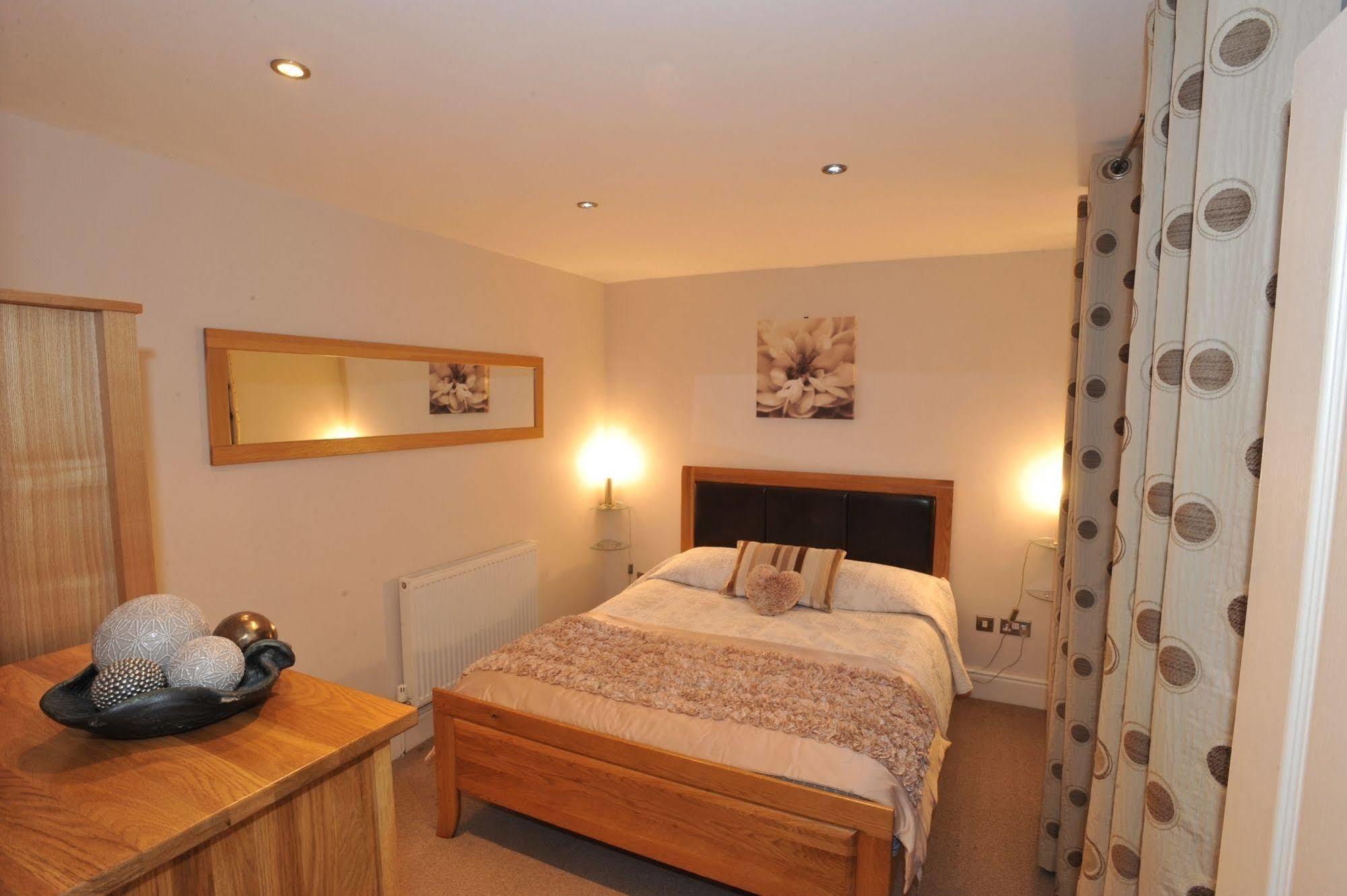 Chester Apartments Bagian luar foto